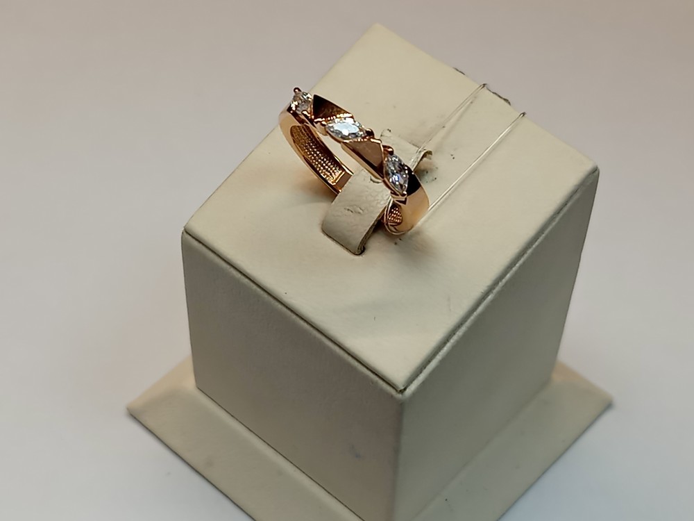 КОЛЬЦО С КАМНЯМИ (Au 585)