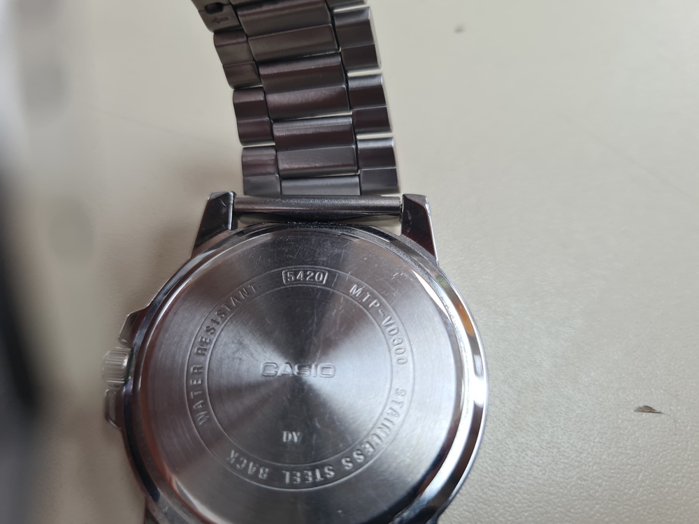 Часы наручные Casio MTP-VD300;