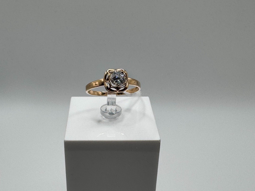 КОЛКМ585 КОЛЬЦО С КАМНЕМ (Au 585)