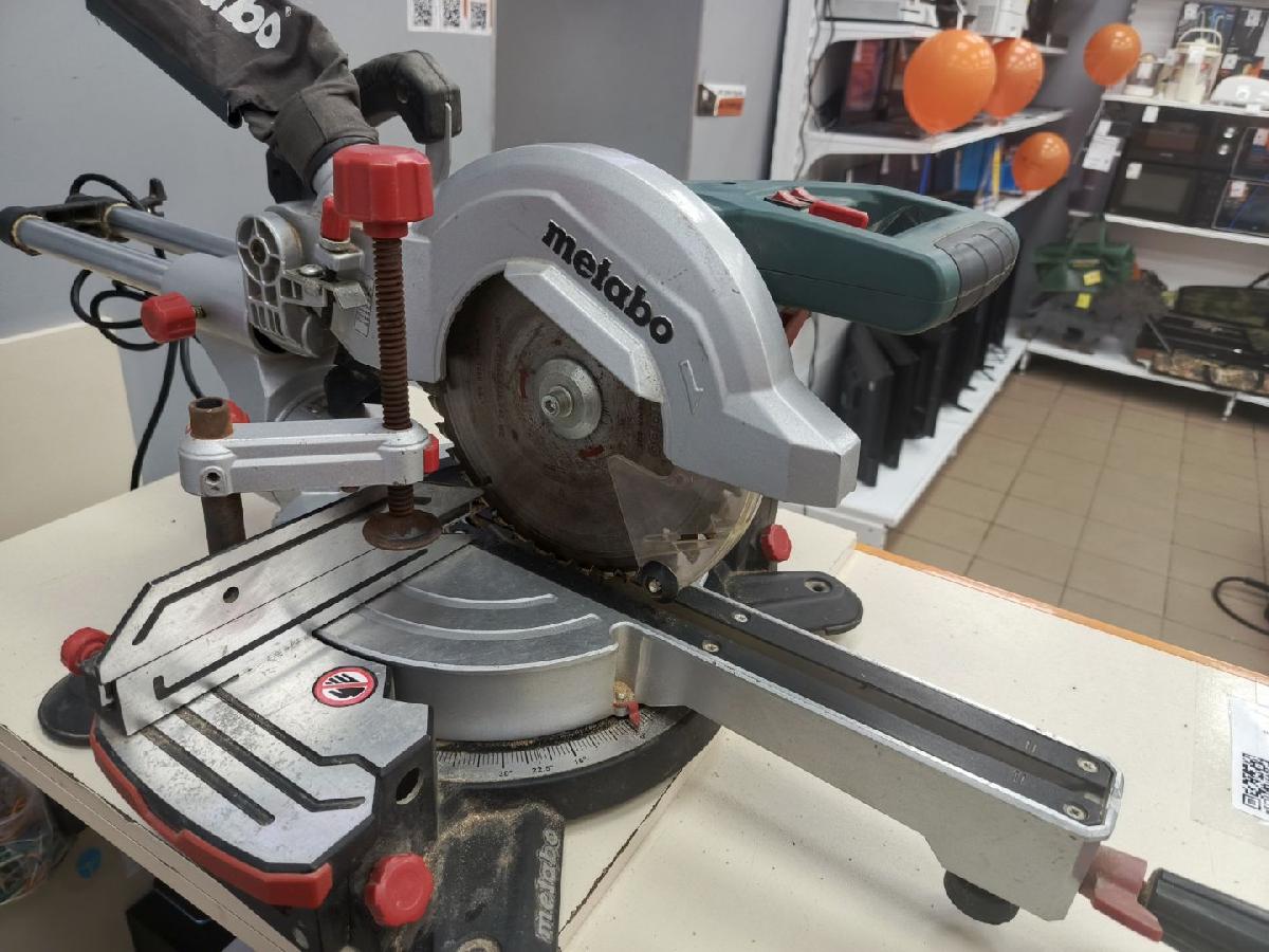 Торцовочная пила METABO KS216M