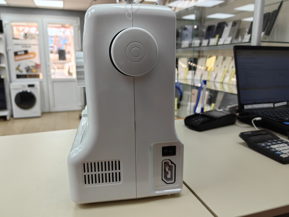 Швейная машина Leader Noir