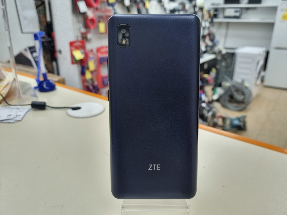 Смартфон ZTE Blade L210