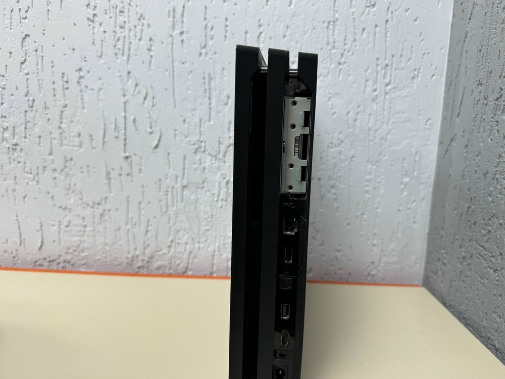 Игровая приставка PlayStation 4 Pro 1Tb