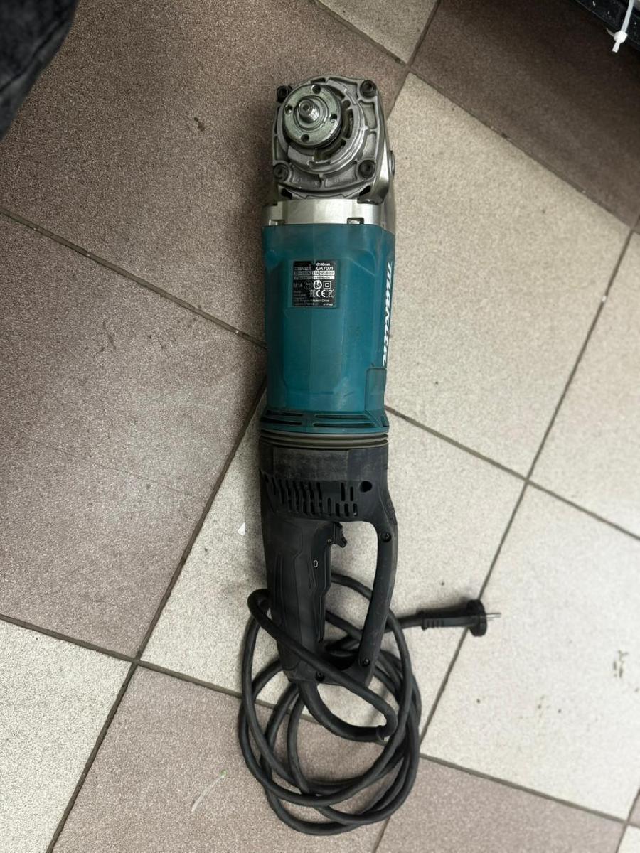 Угловая шлифмашина Makita GA7010C