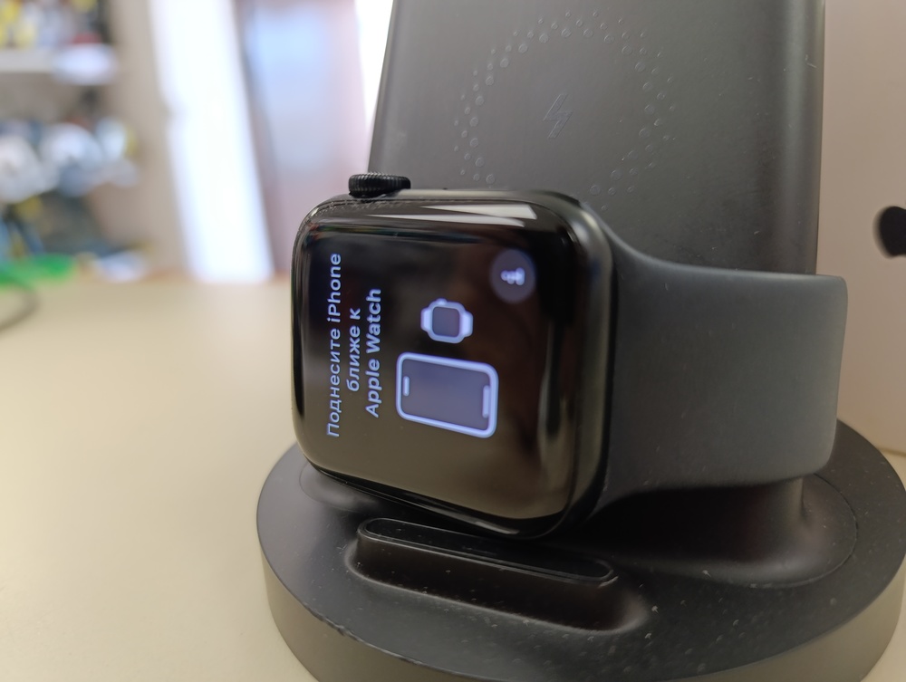 Смарт-часы Apple Watch SE 44mm