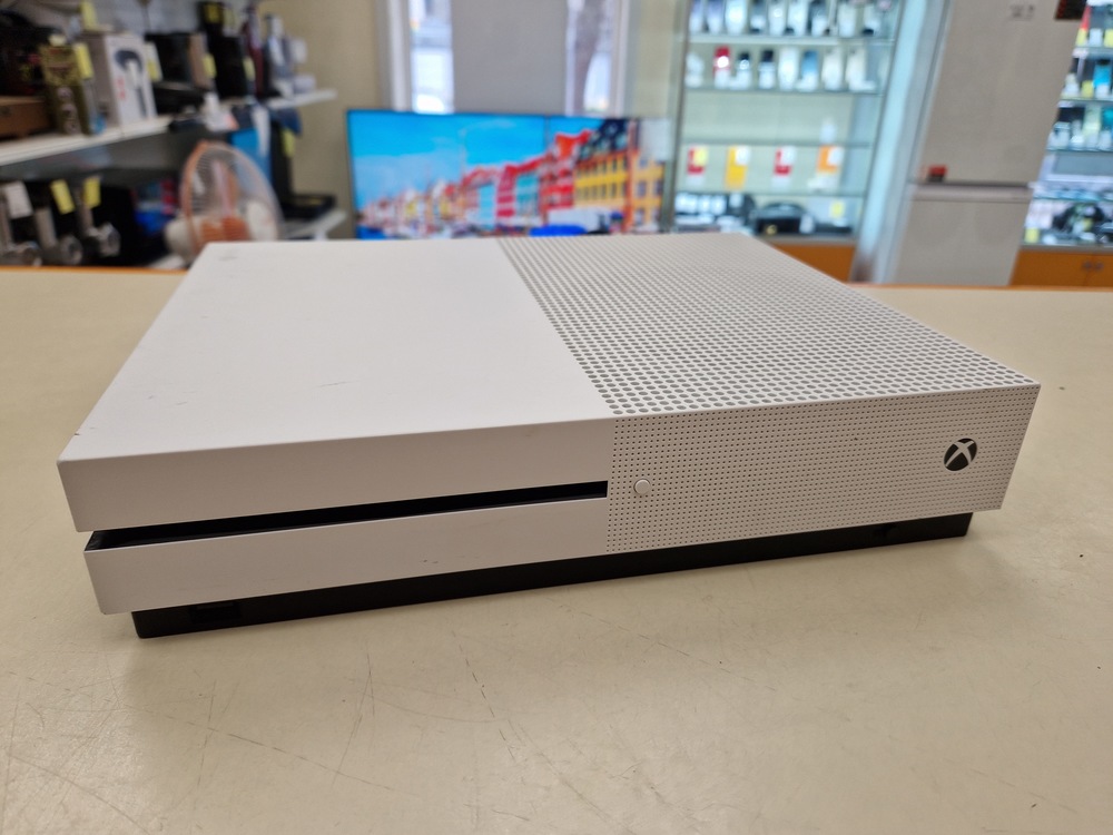 Игровая приставка Xbox One S 1TB Игровая приставка Xbox One S 1TB