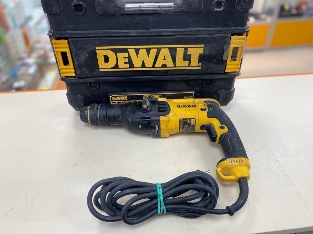 Перфоратор Dewalt D25133