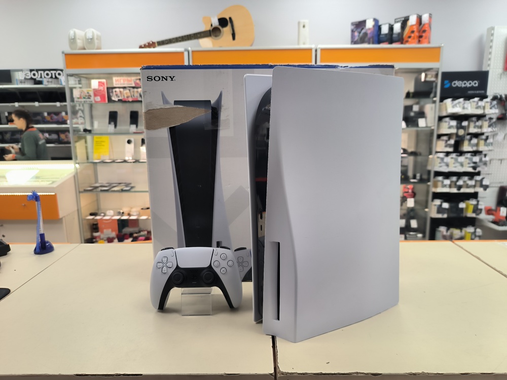 Игровая приставка PlayStation 5 825Gb (С дисководом)