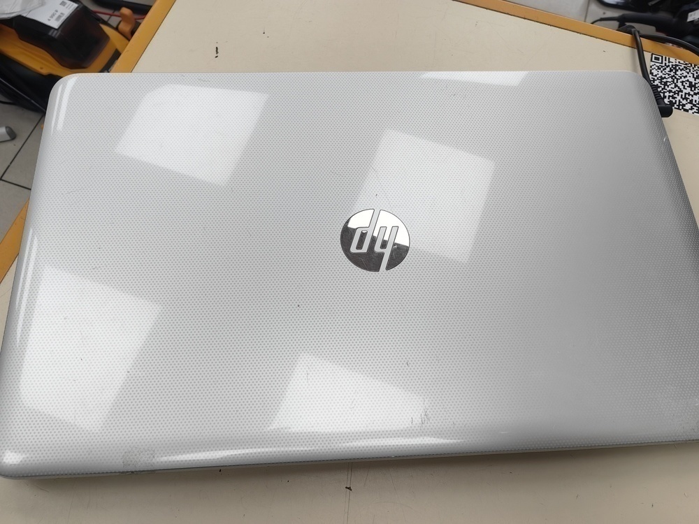 Ноутбук HP 17-E002ER; A8-5550M, Radeon HD 8550G, 6 Гб, 500 Гб, Нет