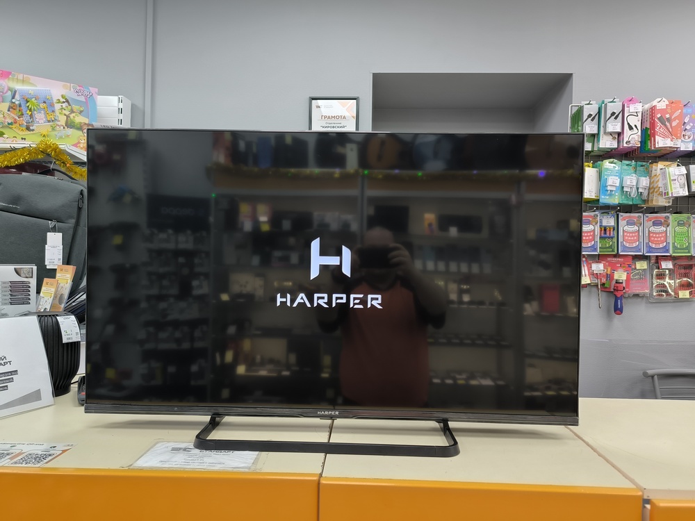 LED Телевизор Harper 43F690TS