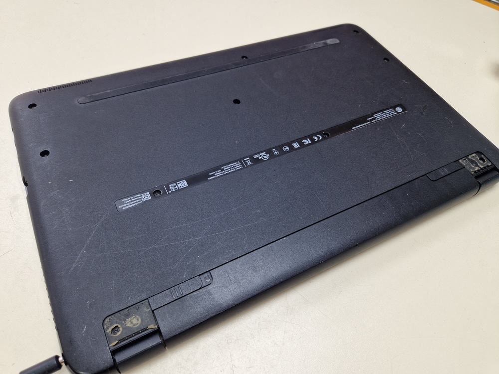 Ноутбук HP 15-ac000ur; Celeron N3050, HD Graphics, 2 Гб, 240 Гб