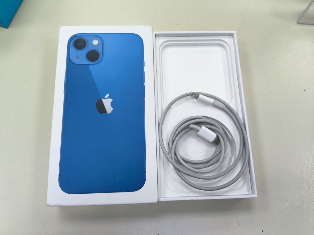 Смартфон Apple iPhone 13 128Gb