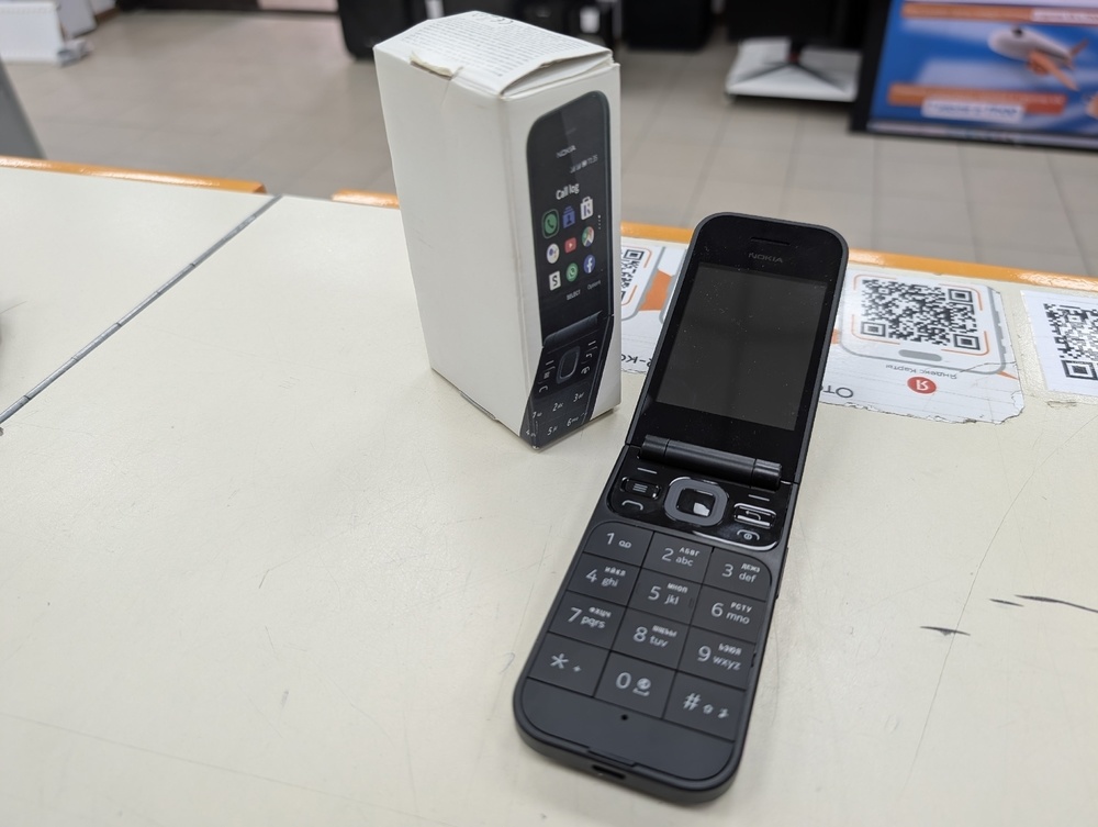 Мобильный телефон Nokia 2720 Flip