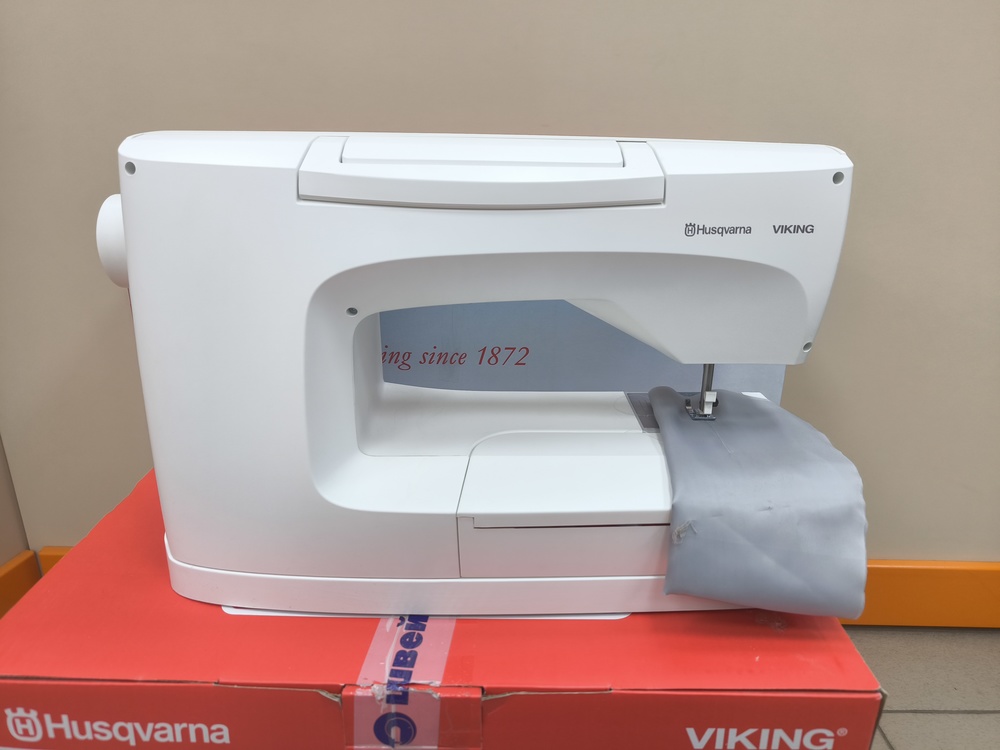 Швейная машина Husqvarna Desinger Topaz 50
