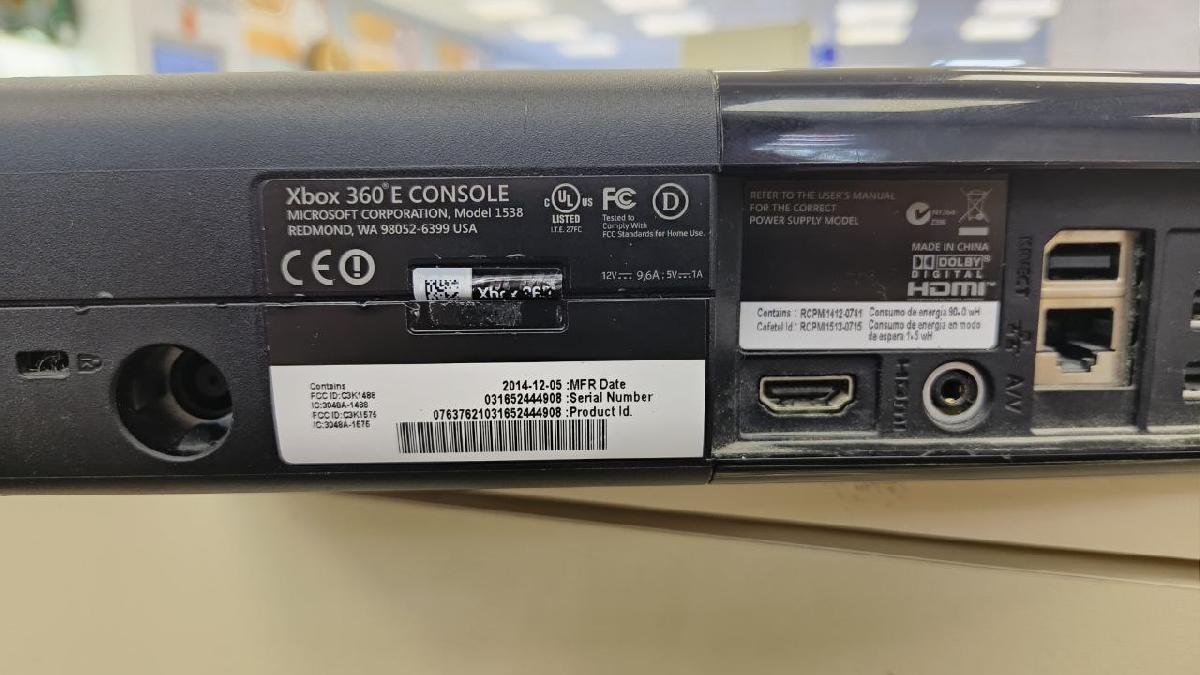 Игровая приставка Xbox 360;