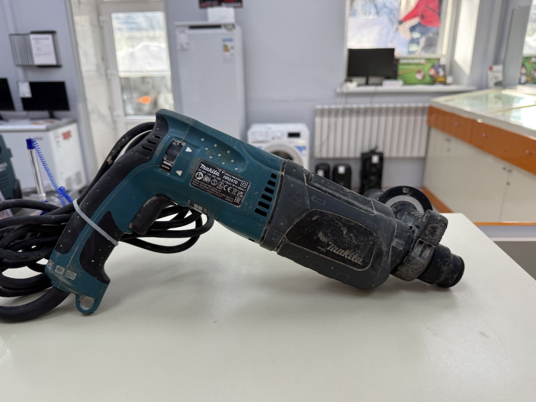 Перфоратор Makita HR2470