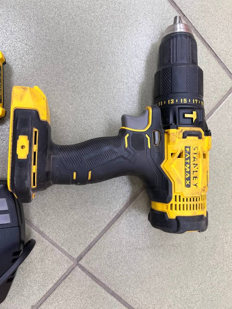 Шуруповерт Stanley SCD711;