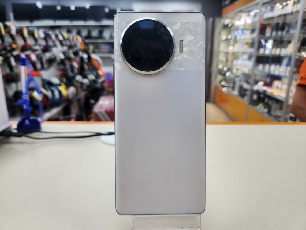 Смартфон Tecno SPARK 20 PRO + 8/256