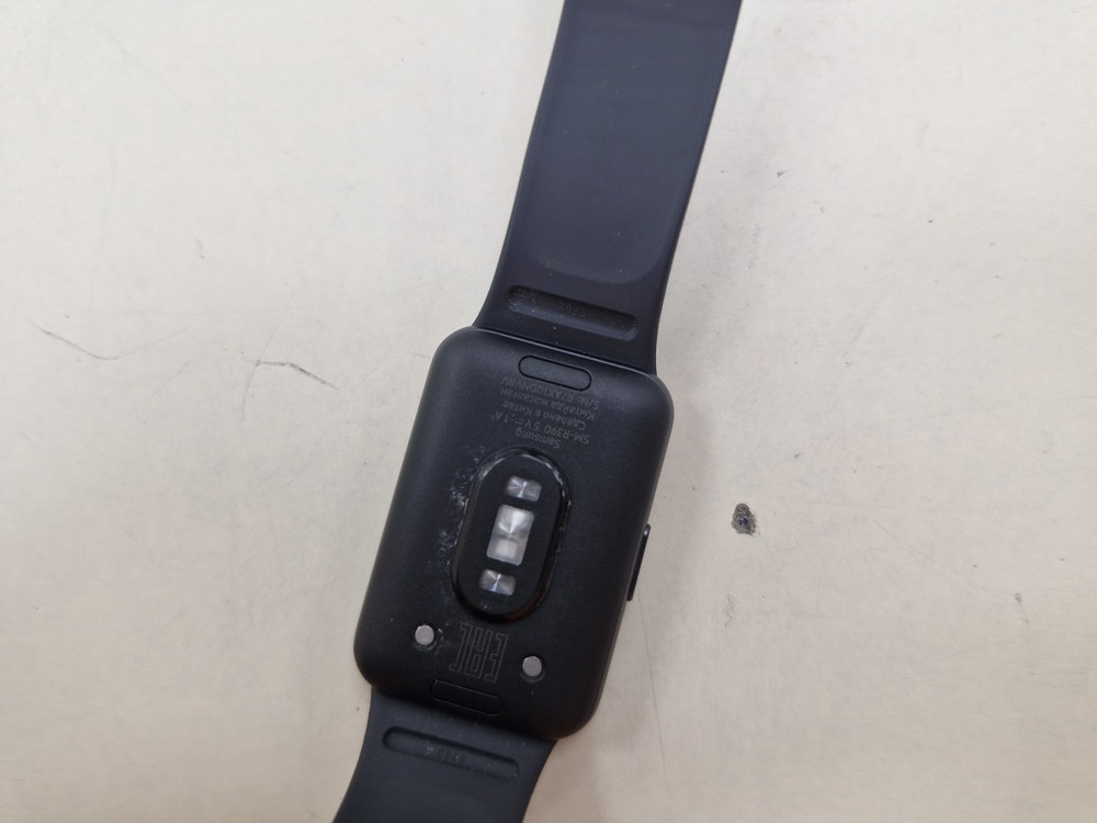 Смарт-часы Samsung Galaxy Fit3