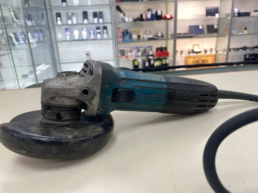 Угловая шлифмашина Makita GA5030