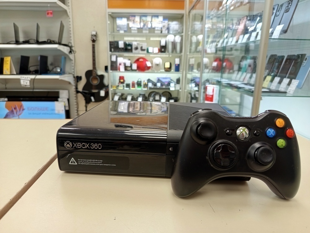Игровая приставка Xbox 360;