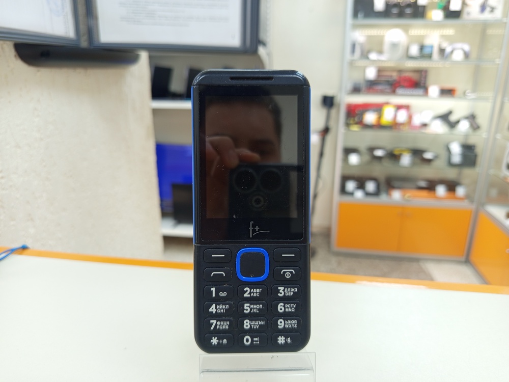 Смартфон Fly B280