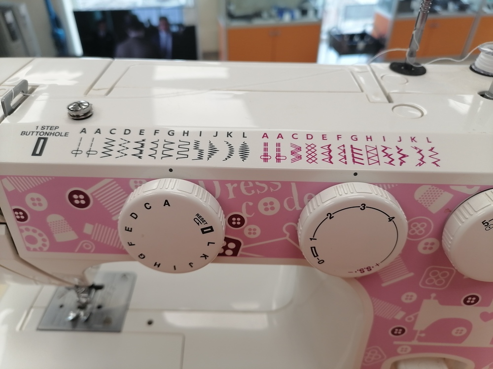 Швейная машина Janome Dress code;