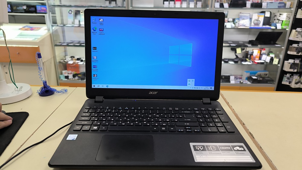 Ноутбук Acer ES1-531; Pentium N3710, HD Graphics, 4 Гб, 256 Гб, Нет
