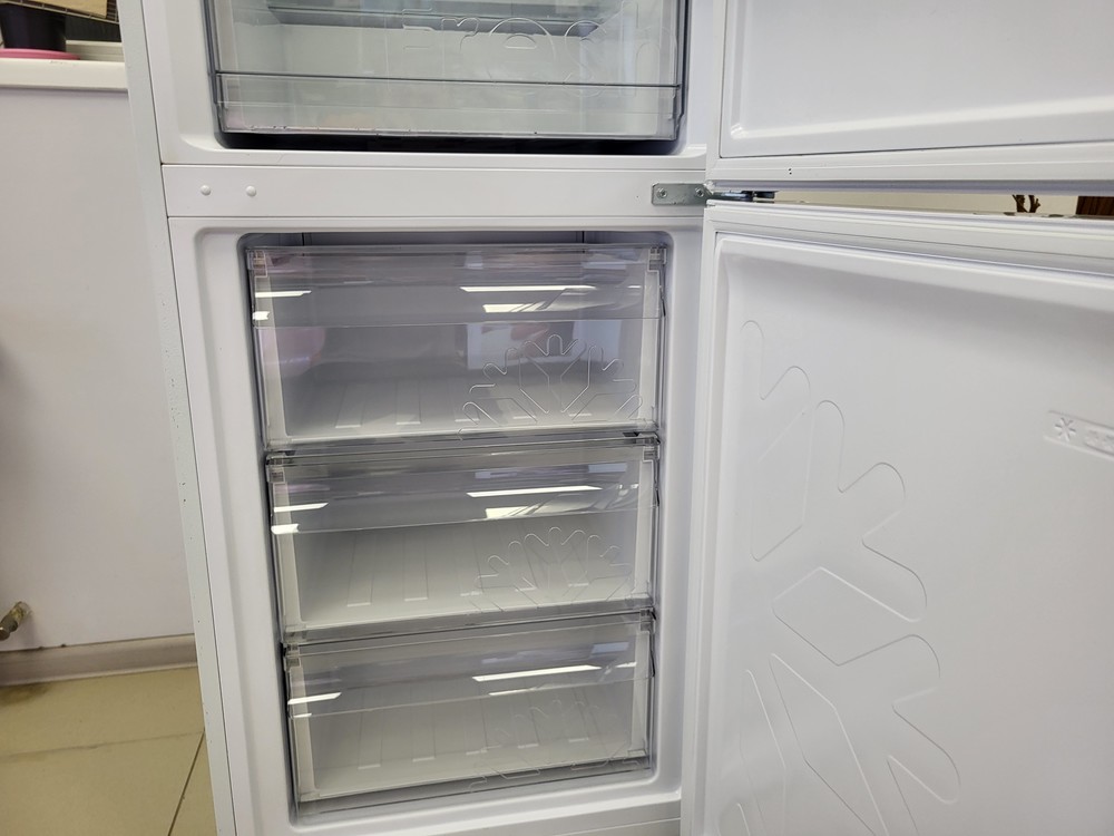 Холодильник Candy CCRN6200w