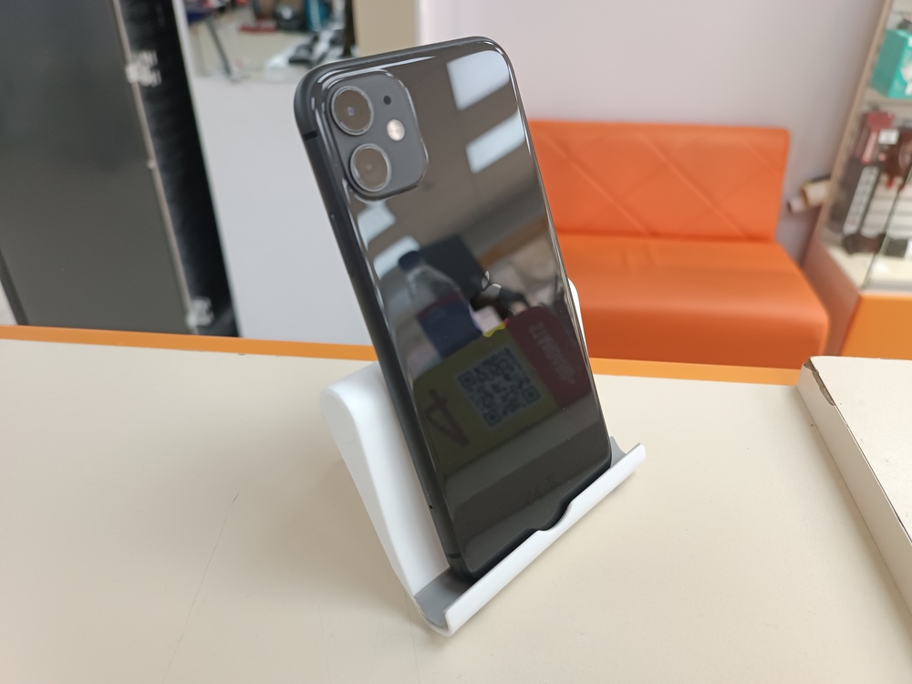 Смартфон Apple iPhone 11 64Gb