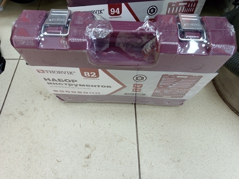 Набор инструментов Thorvik TS082 универсальный 1/4, 1/2 DR с головками торцевыми 12-гранными