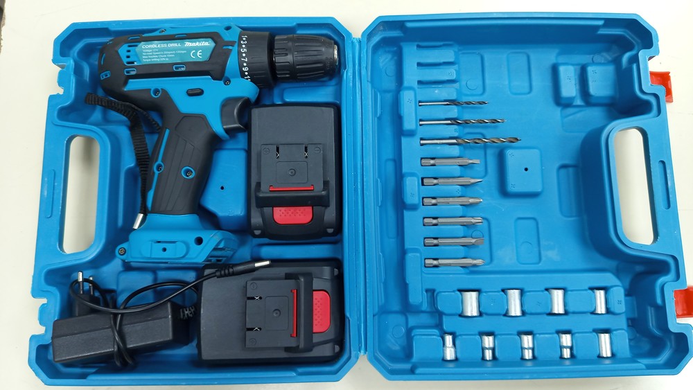 Шуруповерт Makita 6821