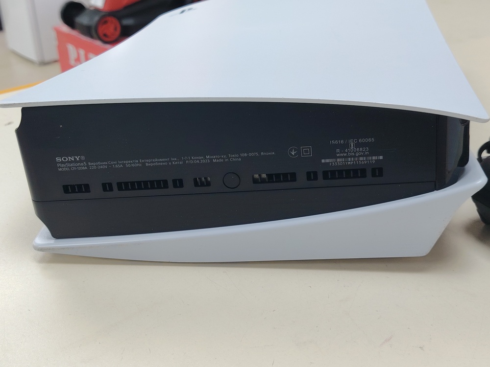 Игровая приставка PlayStation 5 825Gb (С дисководом)