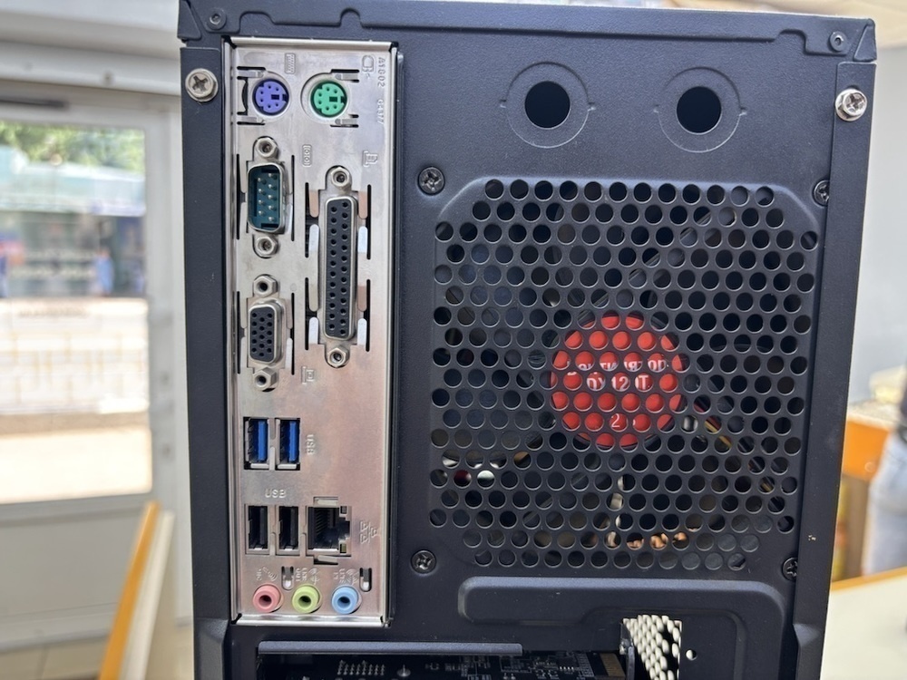 Системный блок GIGABYTE GT; Core i3-6100, Intel UHD Graphics, 8 Гб, Нет, 1.5 TB