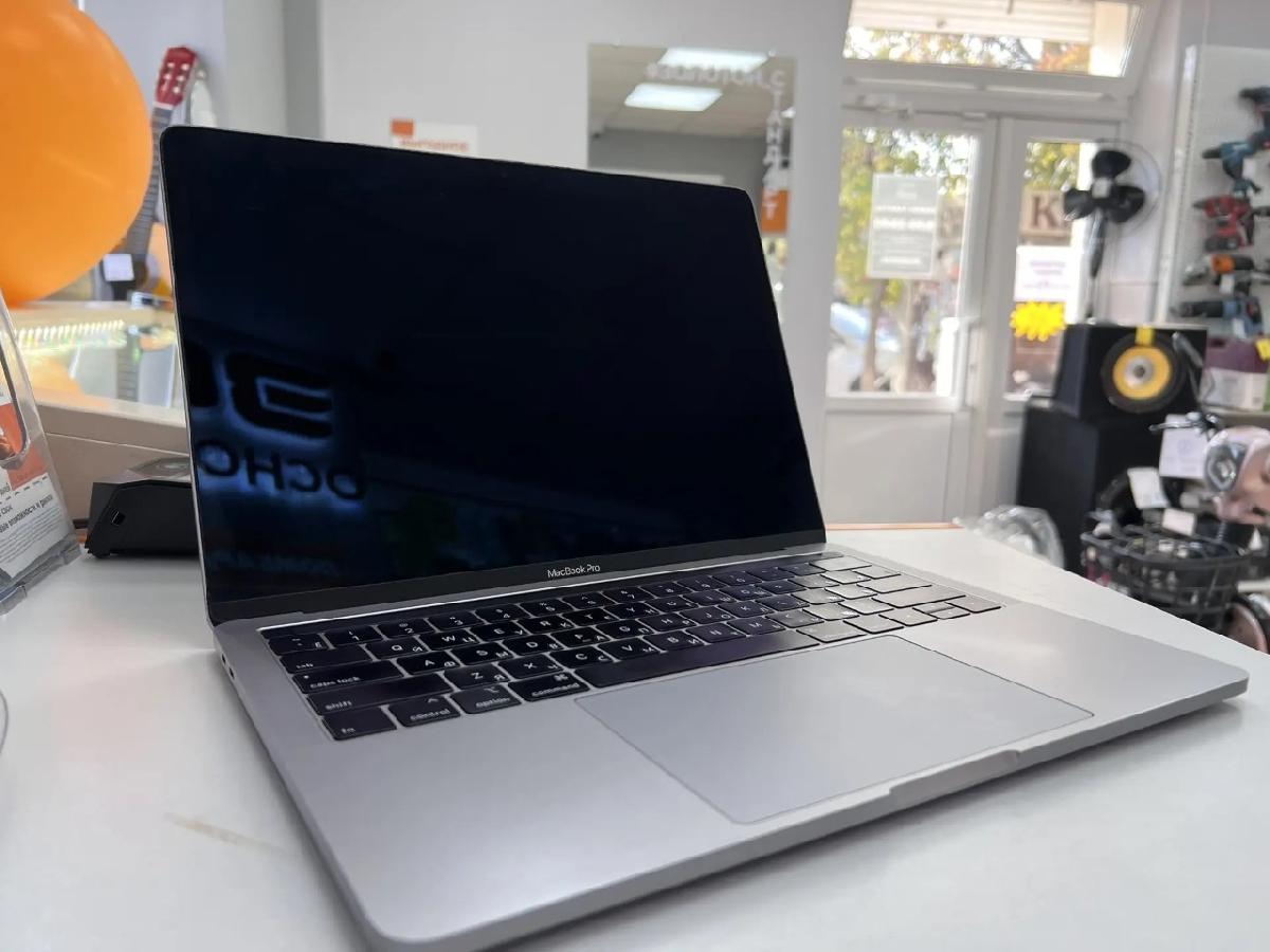 Ноутбук Apple MacBook Pro i5 (13 дюймов, четыре порта Thunderbolt 3) A1989 (2019)