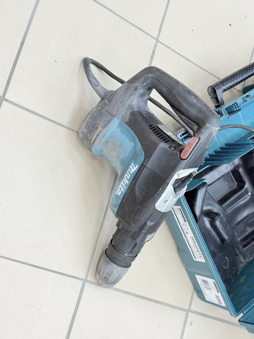 Перфоратор Makita HR4000C