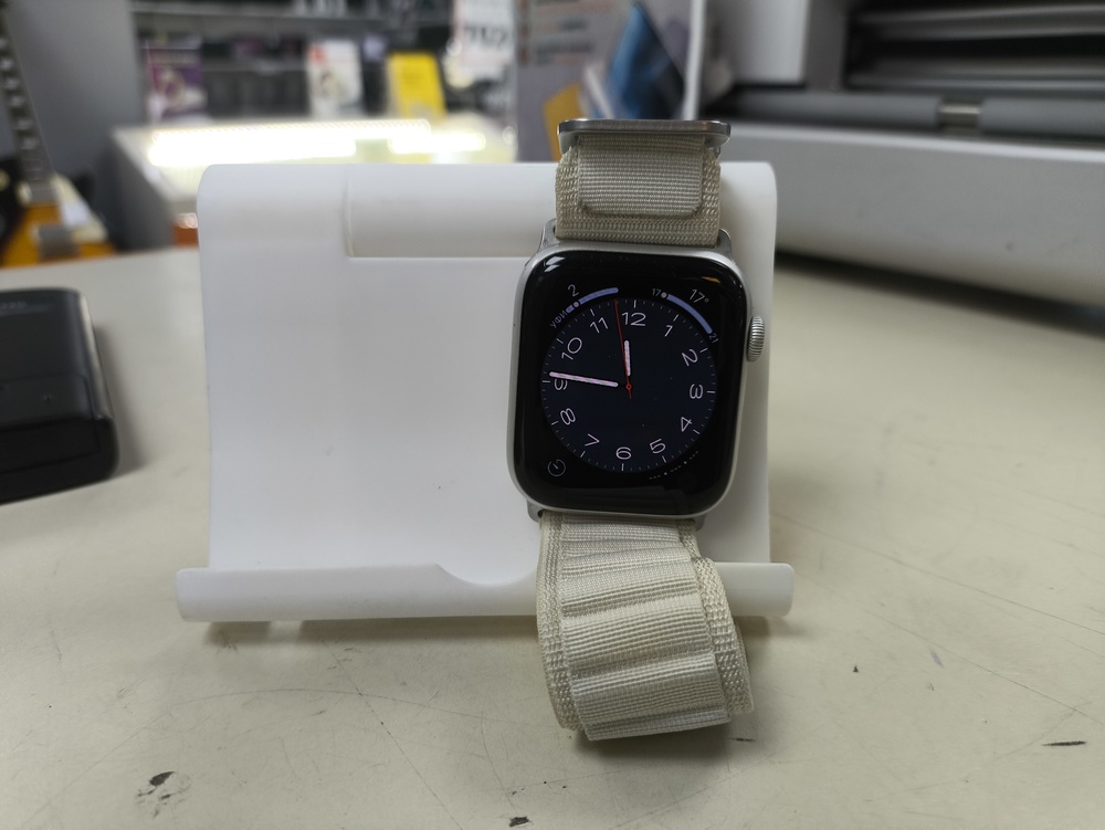 Смарт-часы Apple Watch Series 5 44 мм