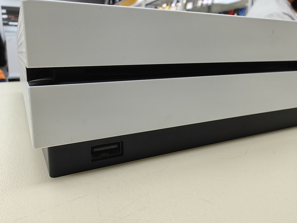 Игровая приставка Xbox One S 500Gb Игровая приставка Xbox One S 500Gb