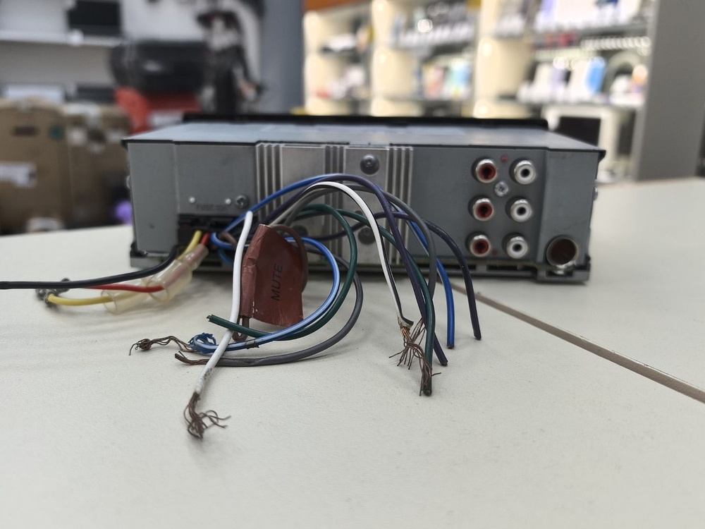 Автомагнитола Kenwood KMM-304Y