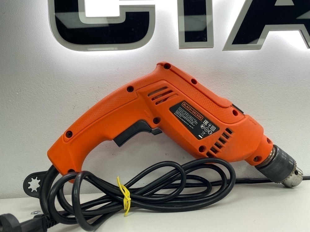 Дрель-ударная Black & Decker HD555