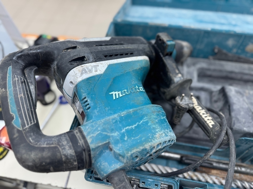 Перфоратор Makita HR4013C