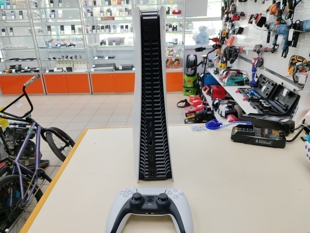 Игровая приставка PlayStation 5 825Gb (С дисководом)