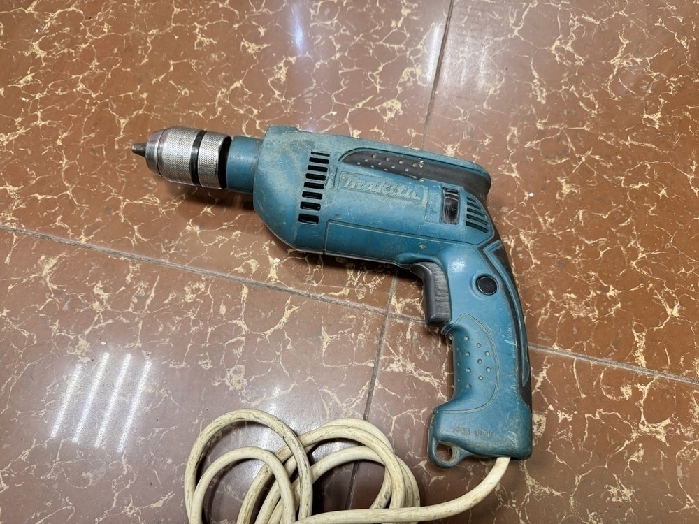 Дрель-безударная Makita 