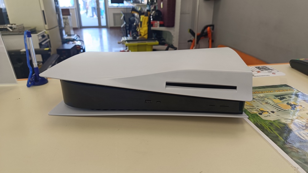 Игровая приставка PlayStation 5 825Gb (С дисководом)