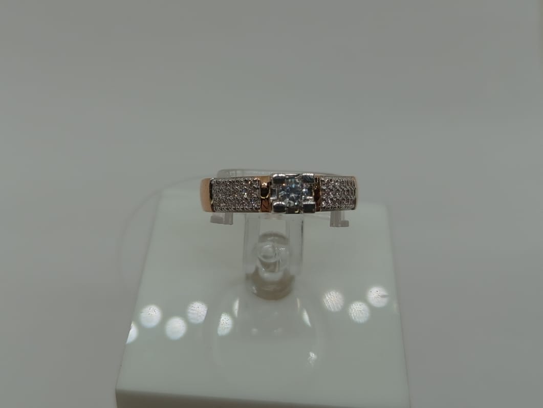 КОЛЬЦО С КАМНЯМИ (Au 585)