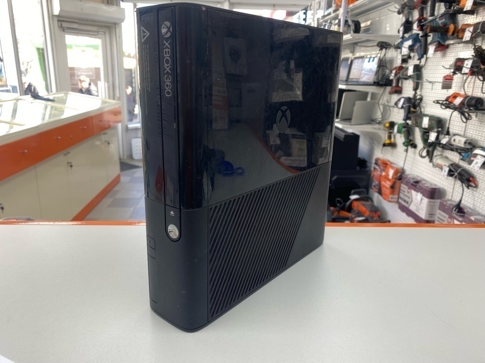 Игровая приставка Xbox 360 E