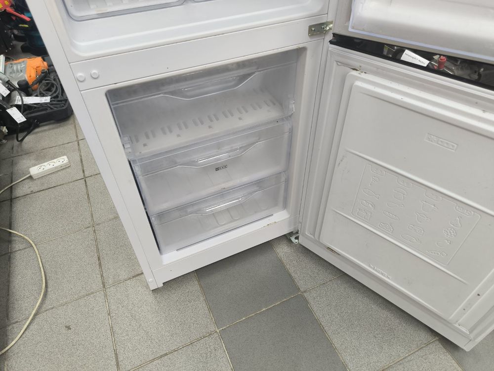 Холодильник Indesit ds318w;