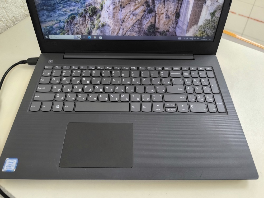 Ноутбук Lenovo; Core i3-8130U, Intel UHD Graphics, 4 Гб, Нет, 500 Гб