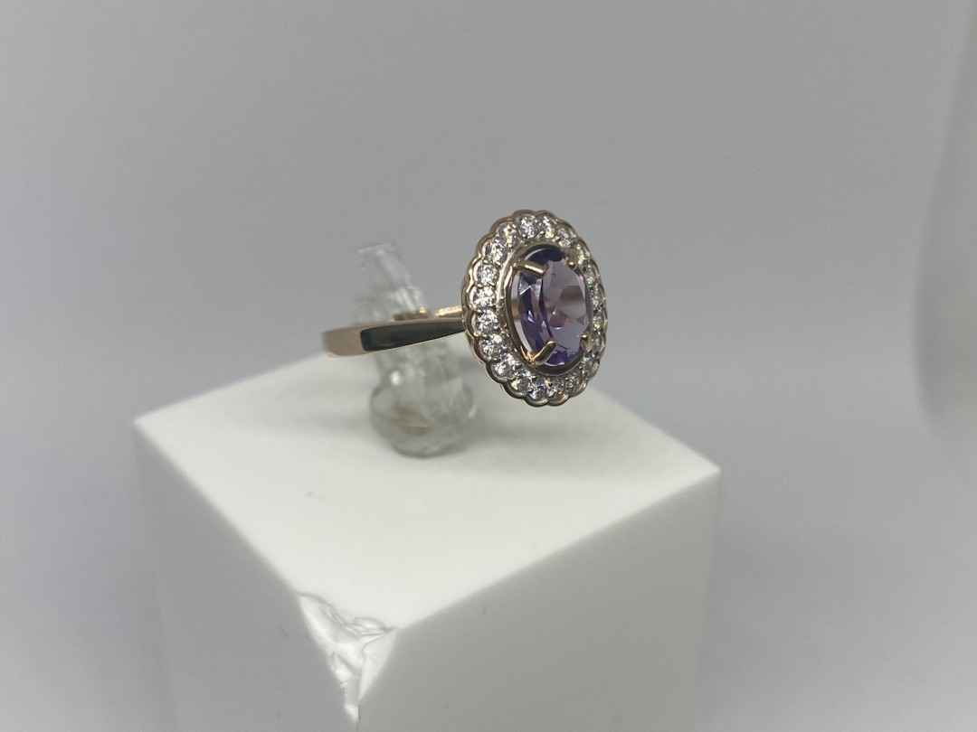 КОЛЬЦО С КАМНЯМИ (Au 585)