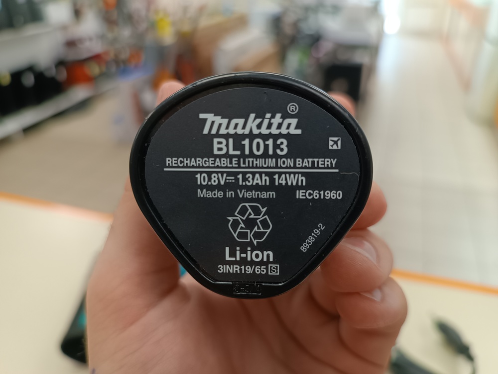 Шуруповерт Makita DF330D